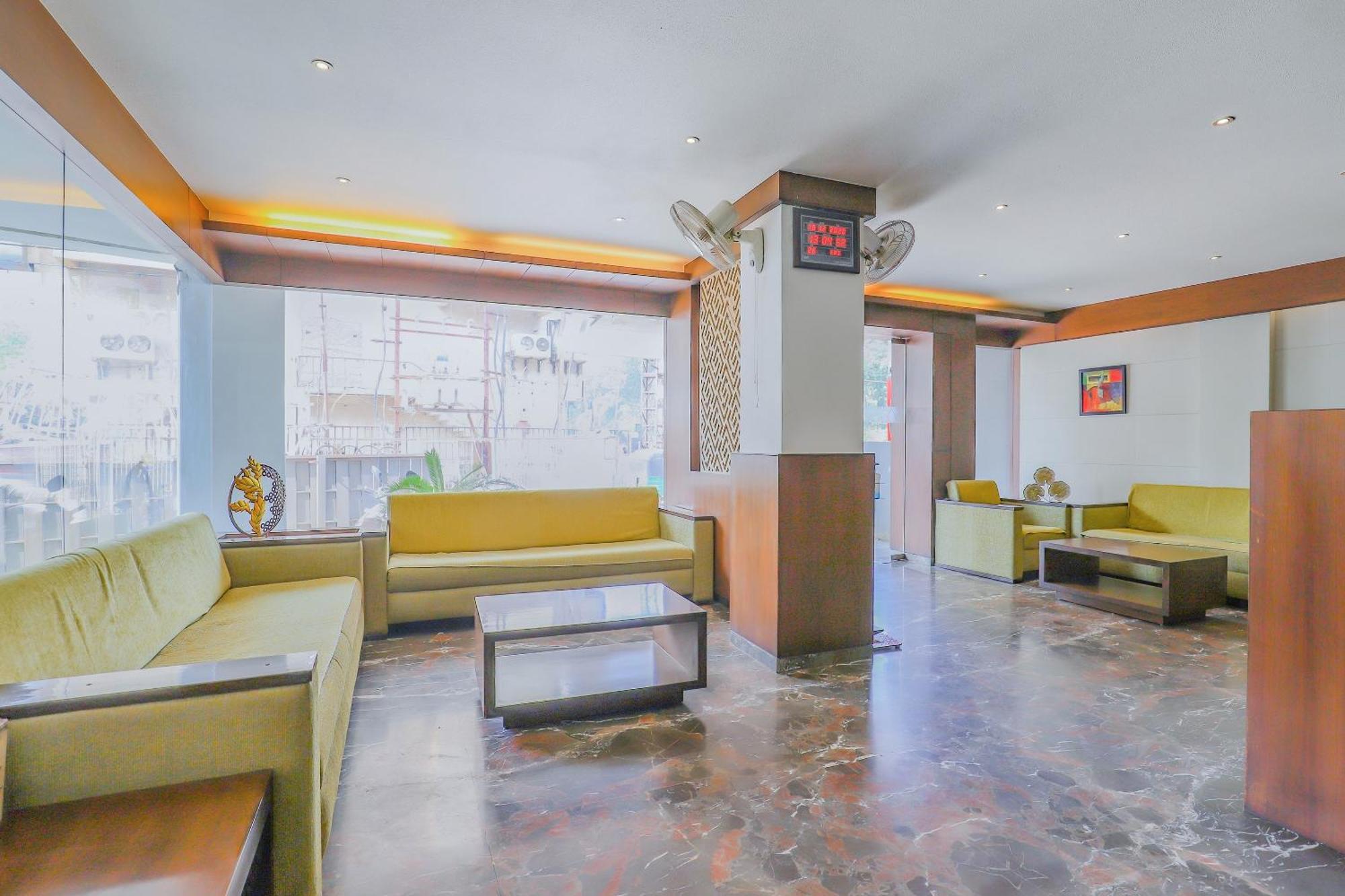 Oyo Hotel Fountain Surat Exterior photo